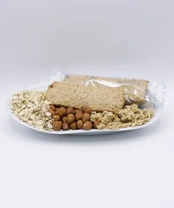 barrita de muesli ecológica de Biogredos en un plato envasada