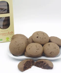 galletas de algarroba sin gluten en plato