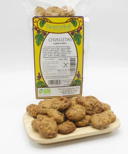 bolsa de chialletas sin gluten y sin lactosa ecológicas de Biogredos envasadas y un plato con galletas a granel